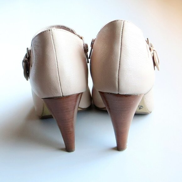 Alfani Shirlee Cream Leather Almond Toe Heeled Ankle Boots Booties 8.5 - Picture 5 of 15